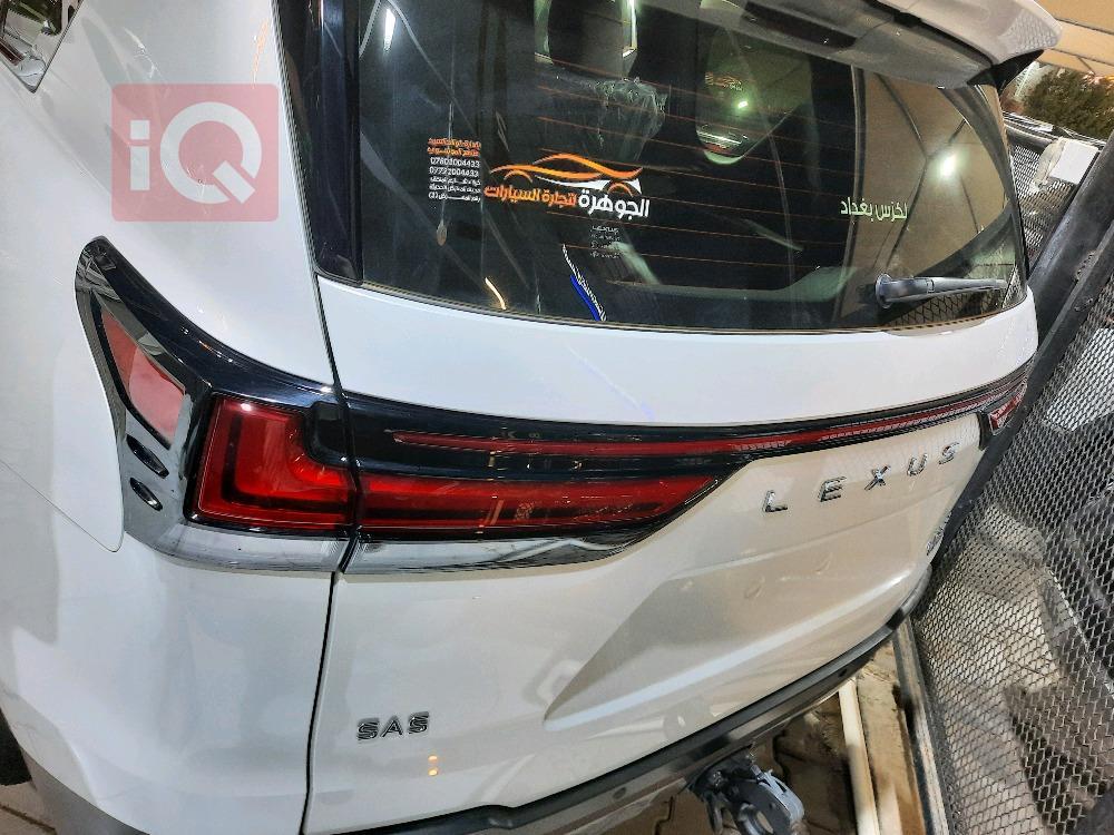 Lexus LX
